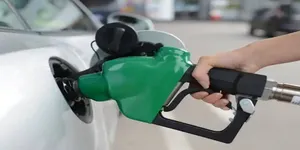 为什么要对成品油价格采取临时调控措施？