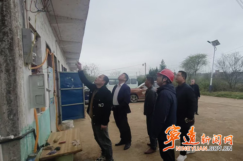 宁远电力：上门服务五保之家  筑牢用电安全防线_副本500.jpg