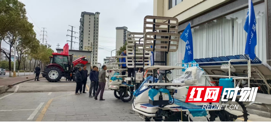 宜章县:智慧农机备春耕 科技赋能保丰收713.png 宜章县:智慧农机备春耕 科技赋能保丰收713.png