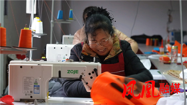 凤凰腊尔山：高山玩具厂海外订单旺 苗乡巧[00_05_04][20260326-120907].jpg