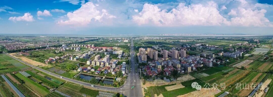 《崛起的君山 》(全景图)彭宏伟.jpg