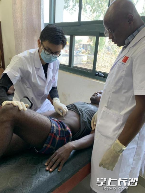 中塞中医药中心积极推动中医药本土化发展，培养了300余名本土医疗人才。 均为通讯员供图