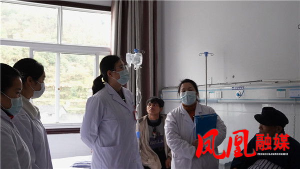 凤凰：赶集日成健康日 送医送教惠苗乡[00_07_05][20260328-135159].jpg