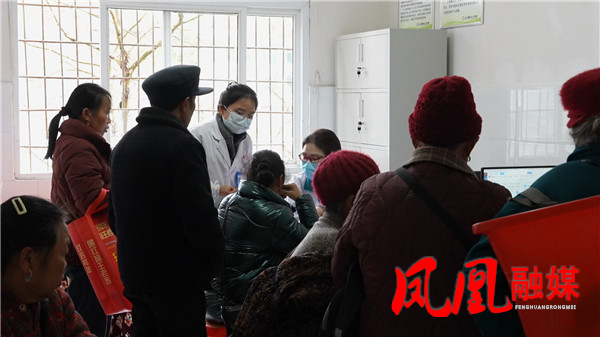 凤凰：赶集日成健康日 送医送教惠苗乡[00_05_32][20260328-135207].jpg