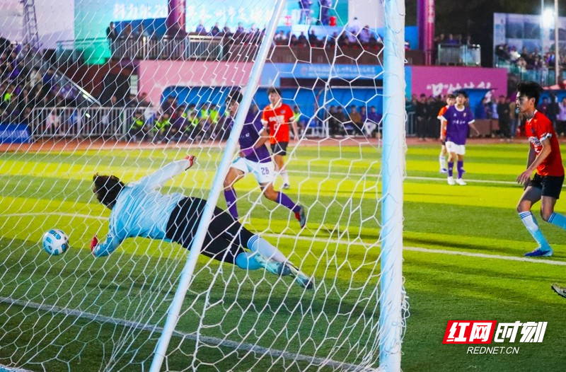 湖南永州:“永超”第二轮比赛 南有新田队主场4比0战胜冷水滩勇闯天涯队08_.jpg