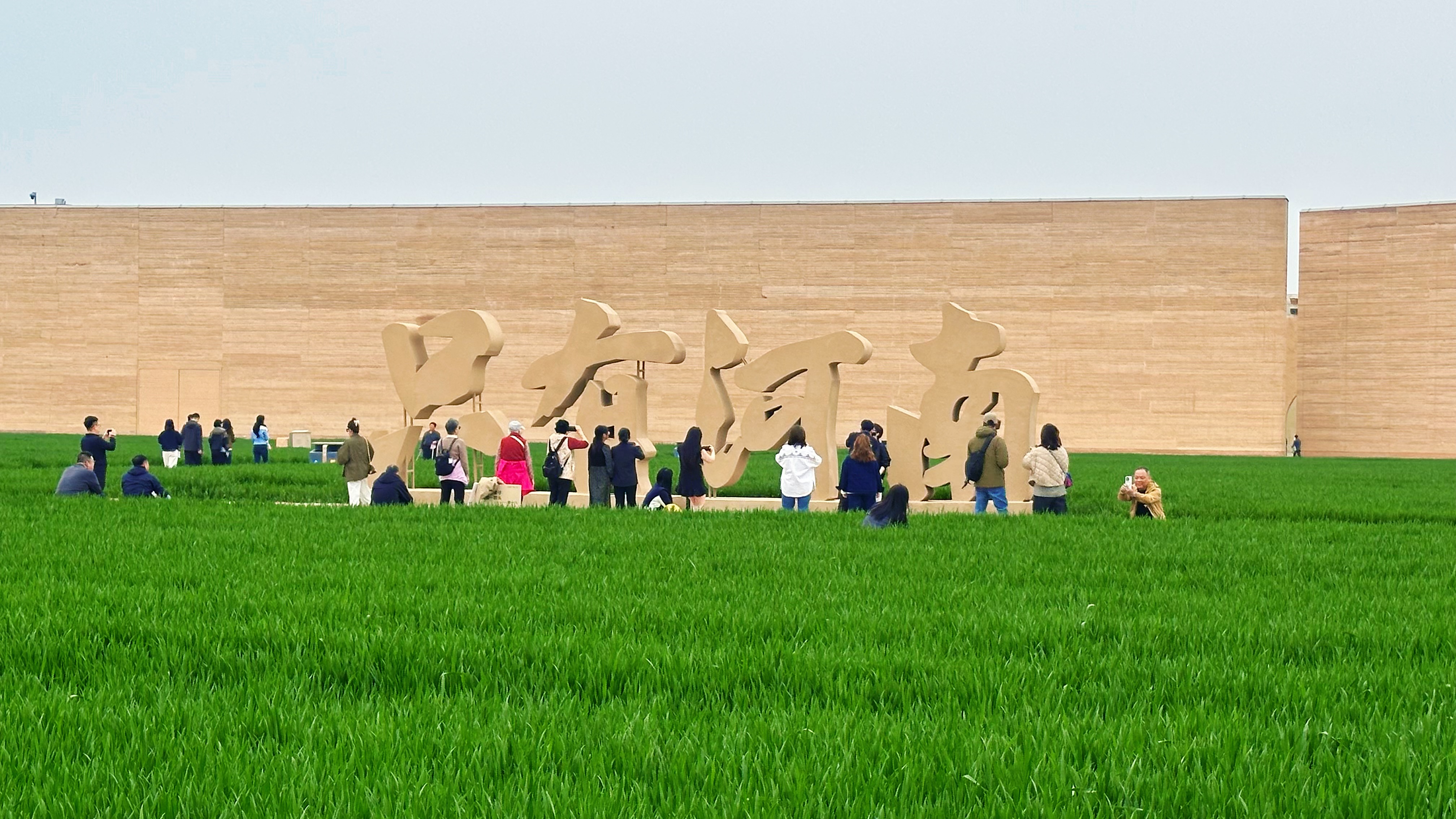 “只有河南·戏剧幻城”景区内部。人民网记者 王绍绍摄