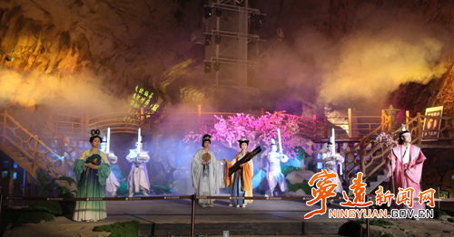 宁远：春日文旅热 紫霞岩游客旺_副本500.png