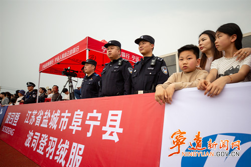 宁远县公安局:绿茵激情鏖战 藏蓝守护平安2_副本500.jpg 宁远县公安局:绿茵激情鏖战 藏蓝守护平安2_副本500.jpg