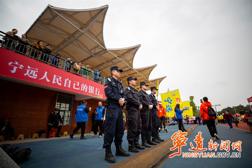 宁远县公安局:绿茵激情鏖战 藏蓝守护平安_副本500.jpg 宁远县公安局:绿茵激情鏖战 藏蓝守护平安_副本500.jpg