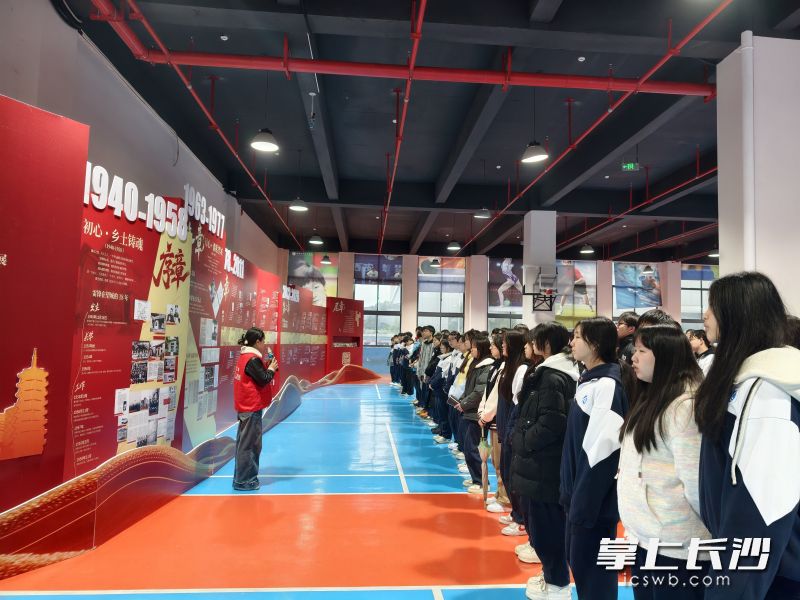 “锋”范望城——“雷锋家乡学雷锋”档案流动展现场。 均为长沙晚报通讯员胡美霞供图 “锋”范望城——“雷锋家乡学雷锋”档案流动展现场。 均为长沙晚报通讯员胡美霞供图