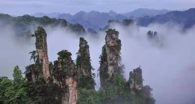 天子山石船出海  摄影：覃文乐.jpg