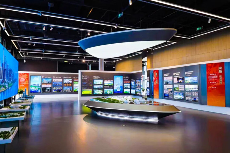 展览全景式、立体化展现新区在推进中国式现代化建设中奋勇争先的生动实践。 展览全景式、立体化展现新区在推进中国式现代化建设中奋勇争先的生动实践。