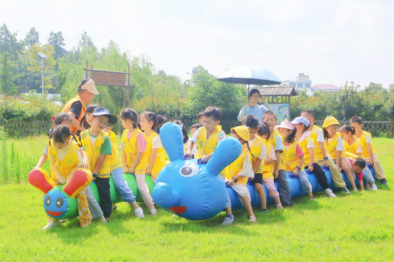 2025年“幸福湘江·白箬之光”儿童友好爱心托管班里，孩子们有了一个安全充实的假期港湾。