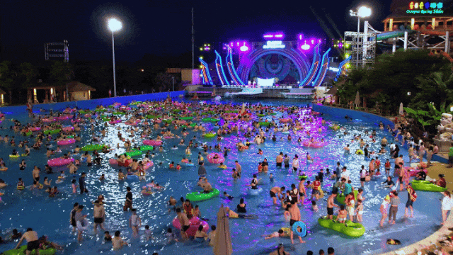 欢乐水寨点燃夏日。