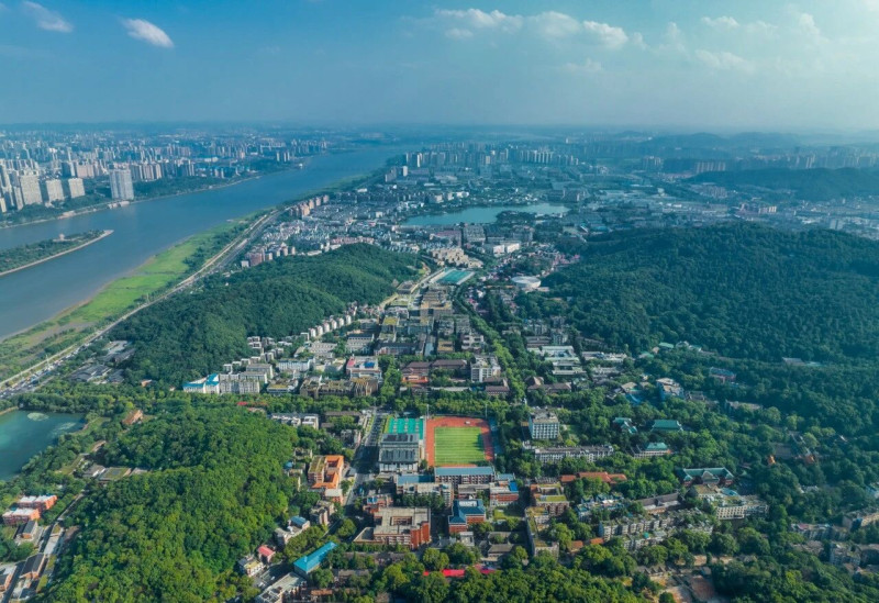 湘江新区的热土之上，“岳麓山下好读书”的金字招牌被不断擦亮。均为 通讯员 供图