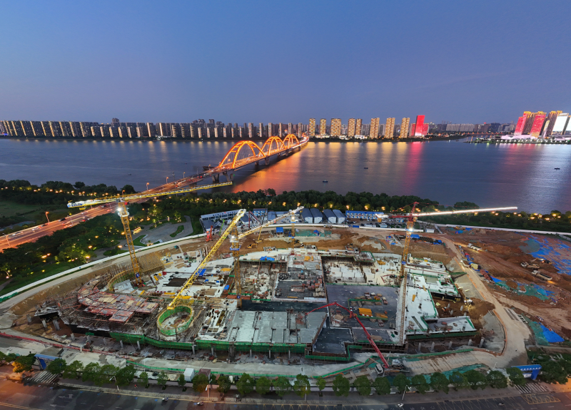 “金融巨舰”冲出地面,湘江基金小镇二期将成为新区金融产业新地标。 “金融巨舰”冲出地面,湘江基金小镇二期将成为新区金融产业新地标。