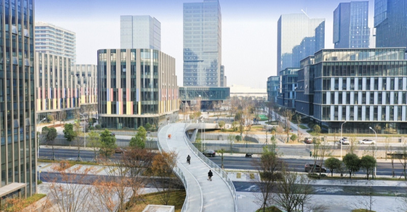 这座总建筑面积约300万平方米的“数字绿洲”，不仅是湖南绿色智能计算的物理载体，更是技术伦理的践行者。