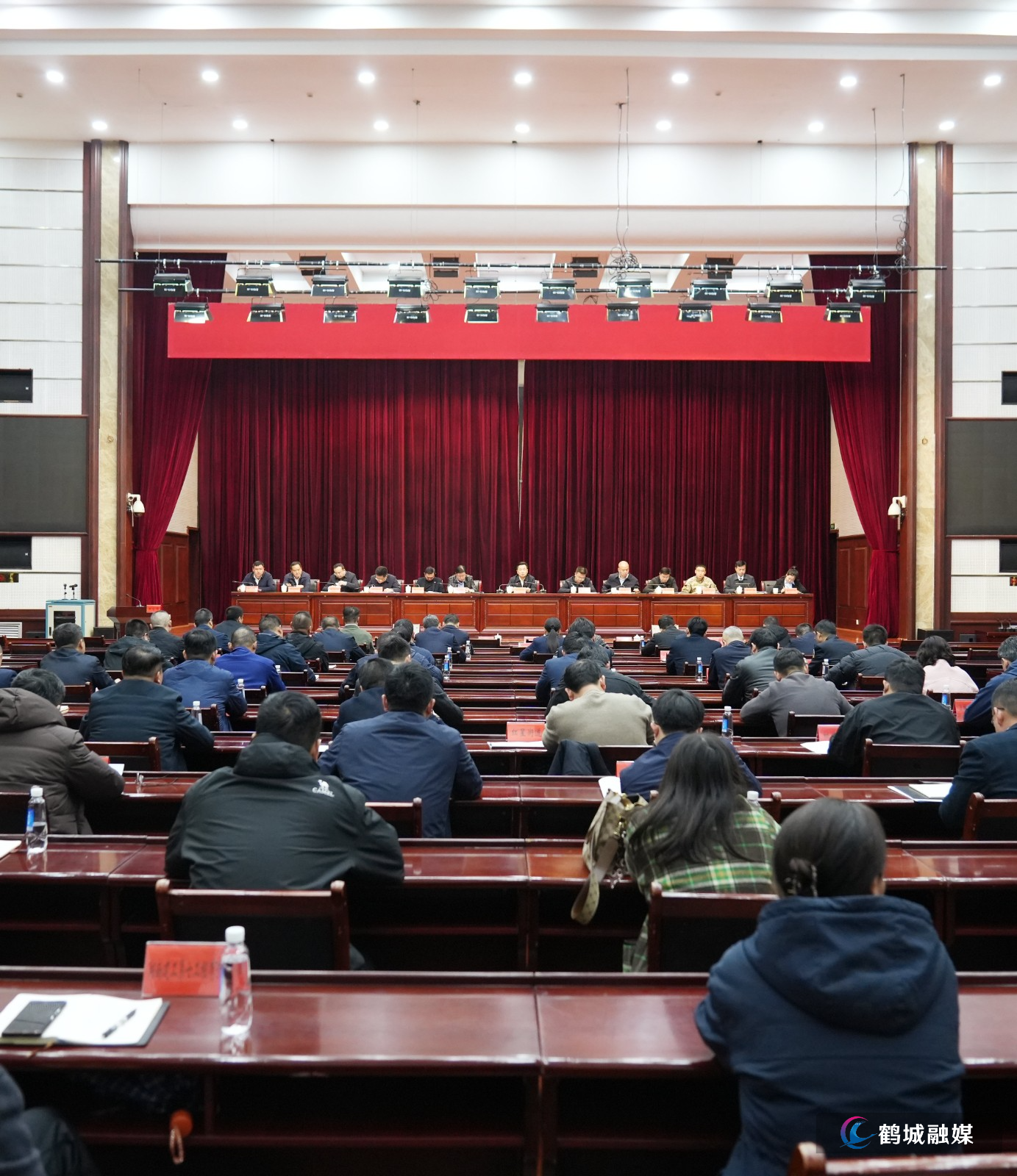 全区防汛备汛工作会议暨区应安委会全体会议召开_副本.jpg 全区防汛备汛工作会议暨区应安委会全体会议召开_副本.jpg