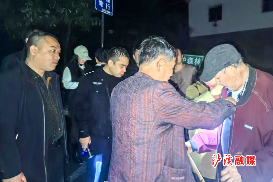 洗溪镇处置塌方.jpg 洗溪镇处置塌方.jpg