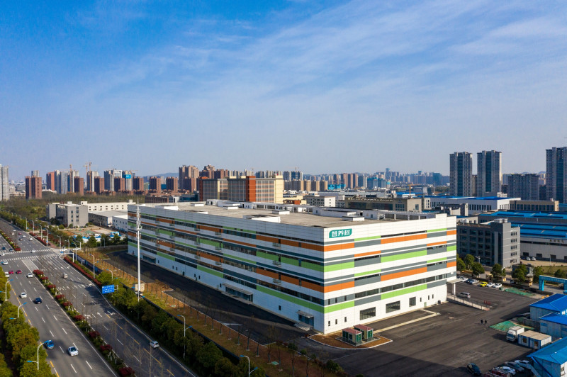 营养树的供应链和研发网络早已布局全球，月产能超4000万条粉剂、600万瓶饮品，为出海储备充足的“弹药”。