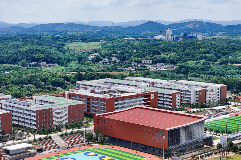 长沙市一中（湘江科学城校区）正式竣工，可容纳4200名学生。湘江早报全媒体记者 罗钟杰 摄