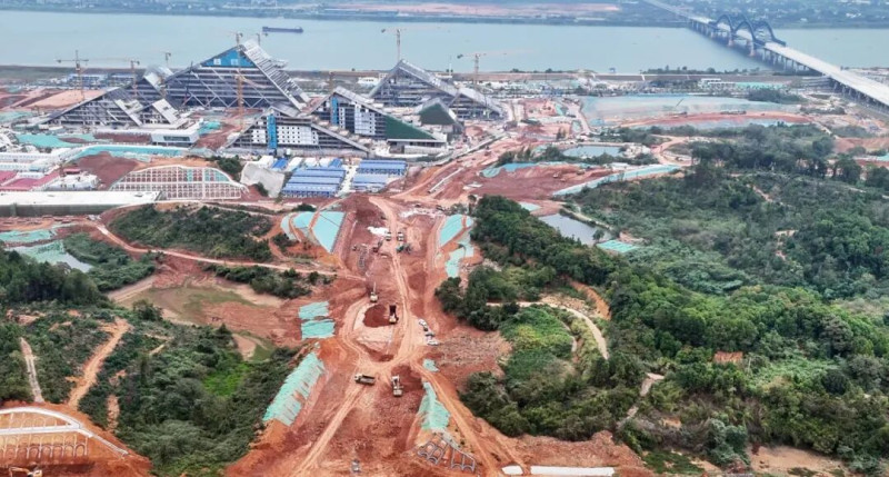 湘江科学城首开区“三纵四横”路网建设一派繁忙景象。均为通讯员 供图 湘江科学城首开区“三纵四横”路网建设一派繁忙景象。均为通讯员 供图