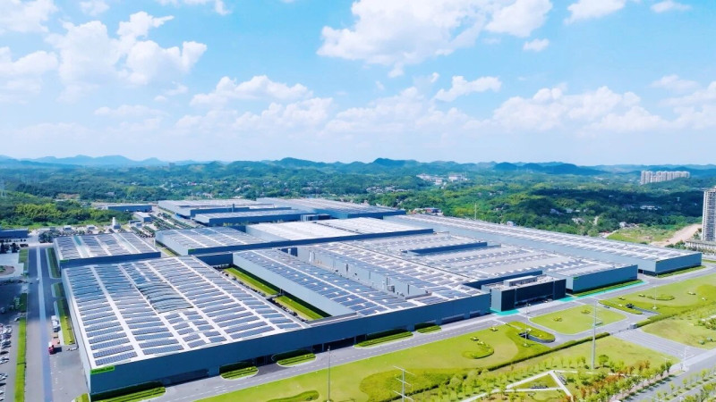 中联重科挖掘机共享制造智能工厂。