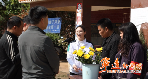 宁远县中和镇：植树献花寄哀思 文明祭扫树新风_副本500.png