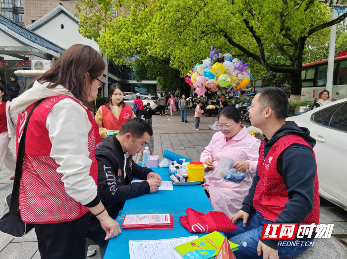 参加志愿服务 (2).jpg