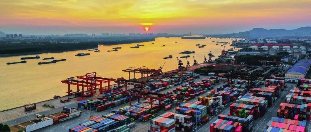 不靠海，更向海