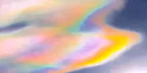 见者好运！内蒙古天空现七彩飞燕