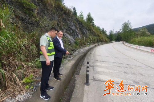 宁远县禾亭镇：开展道路交通隐患排查_副本500.jpg