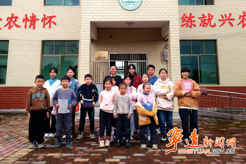 宁远：科技小院“周末课堂”  点亮乡村儿童求知梦1_副本.png