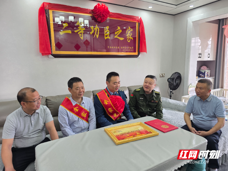 二等功123.jpg 二等功123.jpg