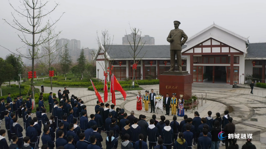 怀化市天星高级中学举行红色祭扫活动.mp4_20260410_165316.945.jpg