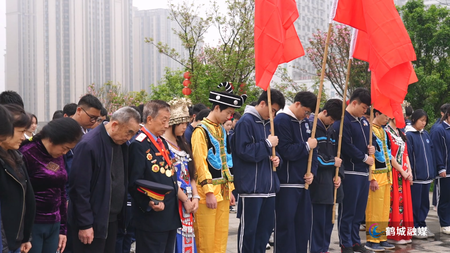 怀化市天星高级中学举行红色祭扫活动.mp4_20260410_165309.897.jpg
