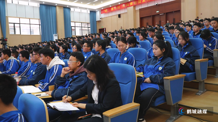 纪念长征胜利90周年 国防教育宣讲走进怀化市一中&nbsp;.mp4_20260410_165608.593.jpg