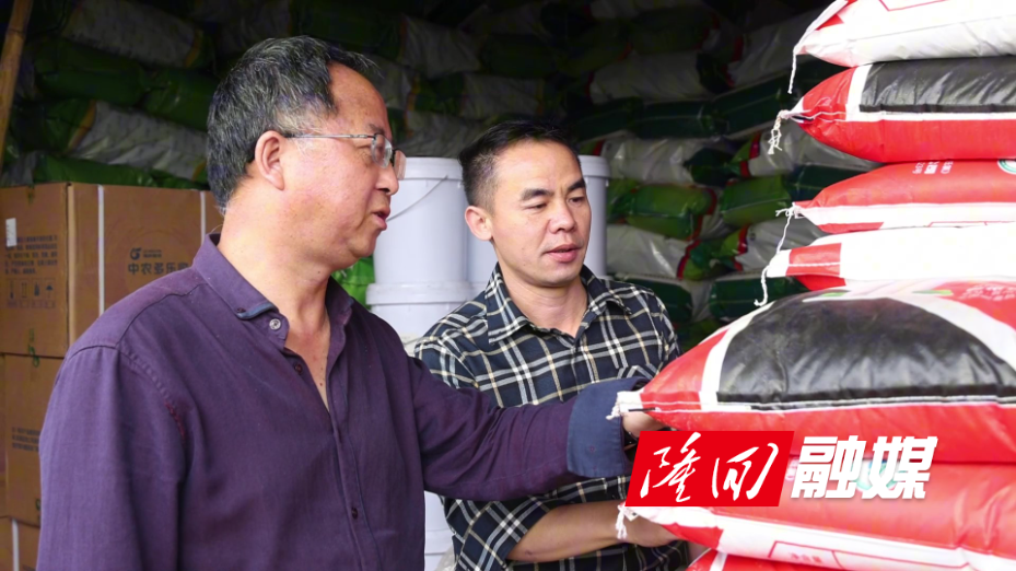 隆回：农资保供 护航春耕.jpg