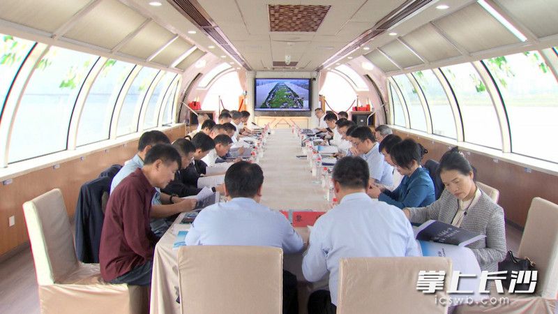 4月9日，市委副书记、市长陈博彰调研湘江洲岛规划和文旅融合情况并召开现场专题会议。 均为长沙晚报全媒体记者 邹麟 摄