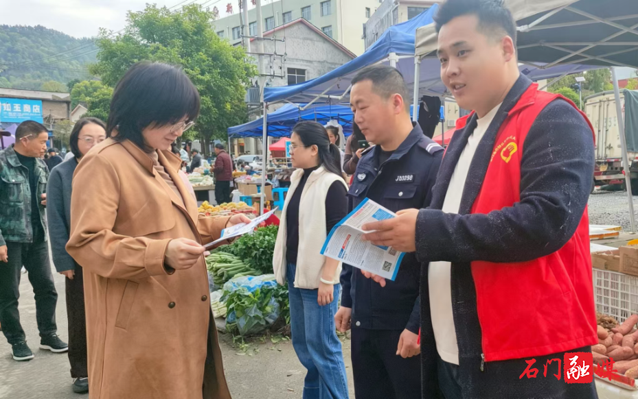 新铺镇：国安宣传“赶大集” 普法禁毒入民心2.jpg