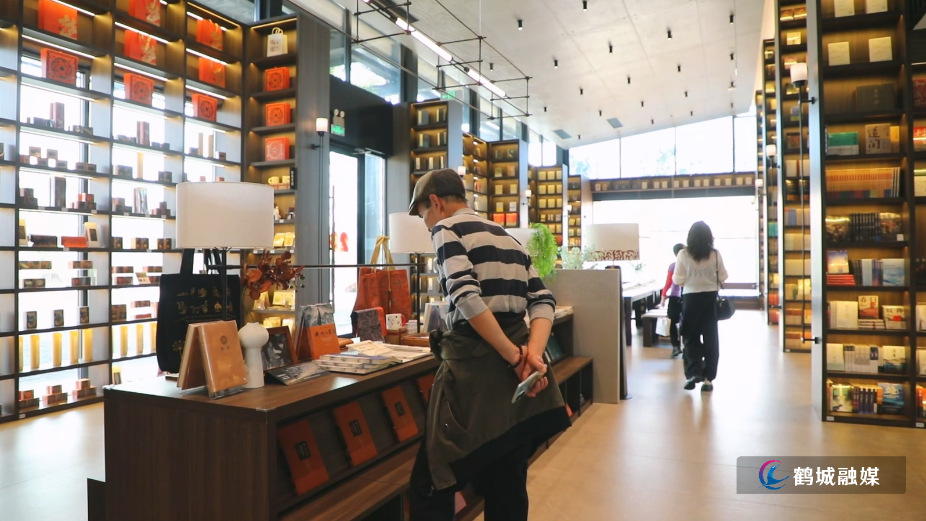 天问岛文旅书店成阅读打卡新地标.mp4_20260413_171043.035.jpg 天问岛文旅书店成阅读打卡新地标.mp4_20260413_171043.035.jpg