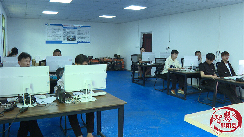 邵阳县:无人机培训受热捧 技能赋能新生活(图2)