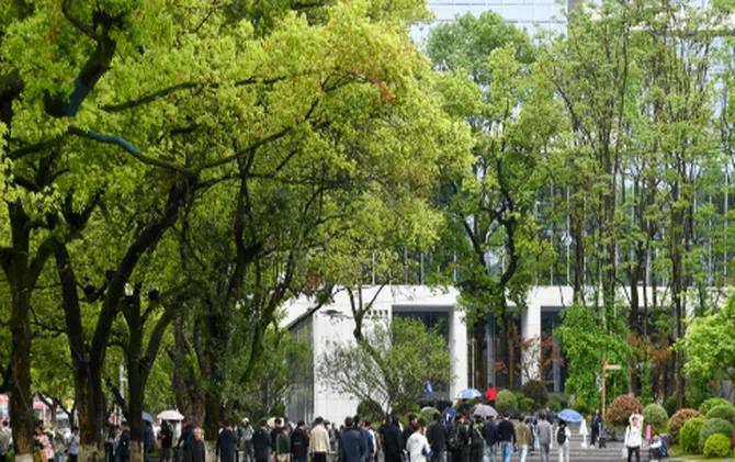 告别路边大排长龙 湖南 “馆园融合”通道启用