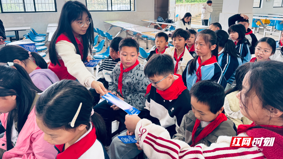 国家安全宣传手册发放.JPG 国家安全宣传手册发放.JPG