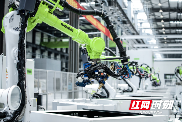 中联智慧产业城园区智能产线一景。