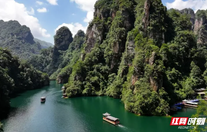 人间四月天，踏青宝峰湖