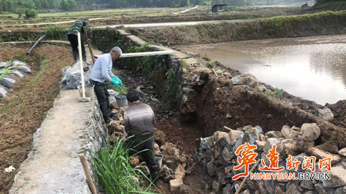 宁远县桐木漯瑶族乡：3米垮塌沟渠两天修复保春耕_副本500.jpg