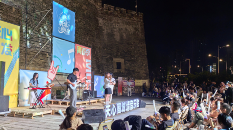 古风撞摇滚！天心阁城墙音乐会高校PK青春燃动星城