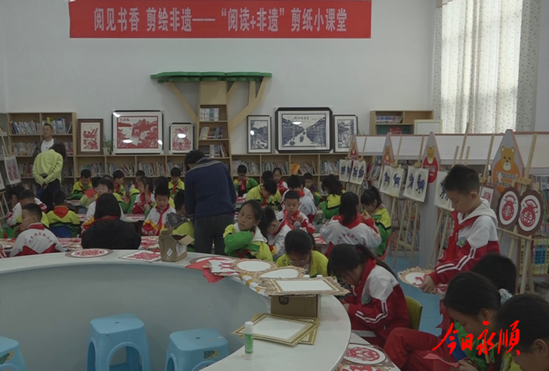 书香润心灵 非遗绽光彩——县图书馆服务宣传周暨首届全民阅读活动周启动仪式和非遗剪纸、土家挑花体验活动圆满举办2.png