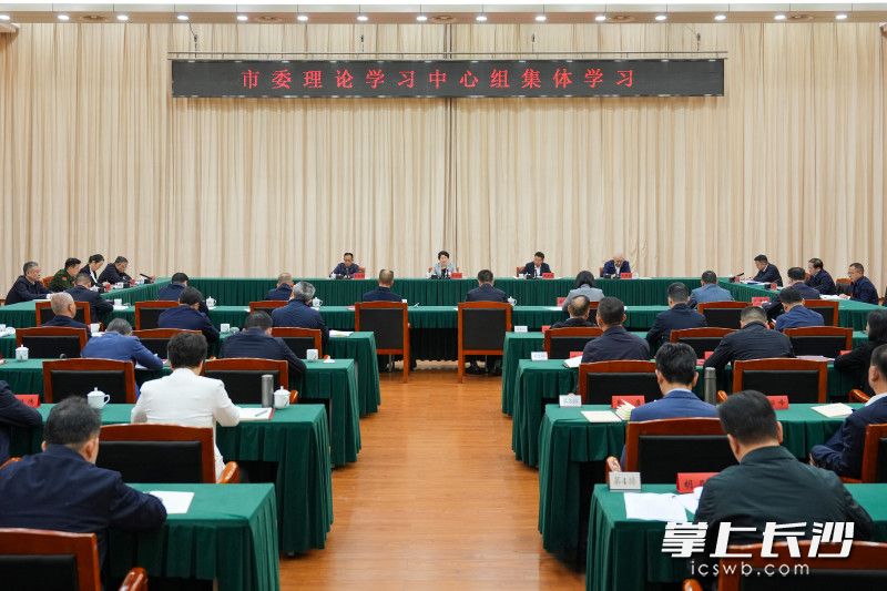 4月21日,市委理论学习中心组开展集体学习。 4月21日,市委理论学习中心组开展集体学习。